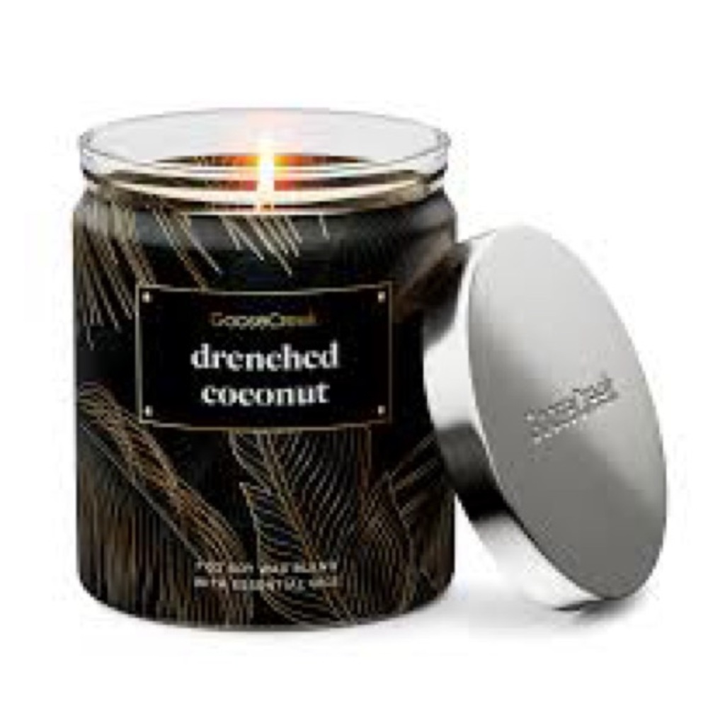 Goose Creek "Drenched Coconut" 
7 oz single-wick soy blend candle